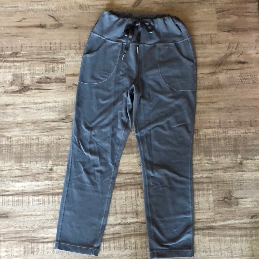 LULULEMON 🍋 athletic leggings - Picture 2 of 4